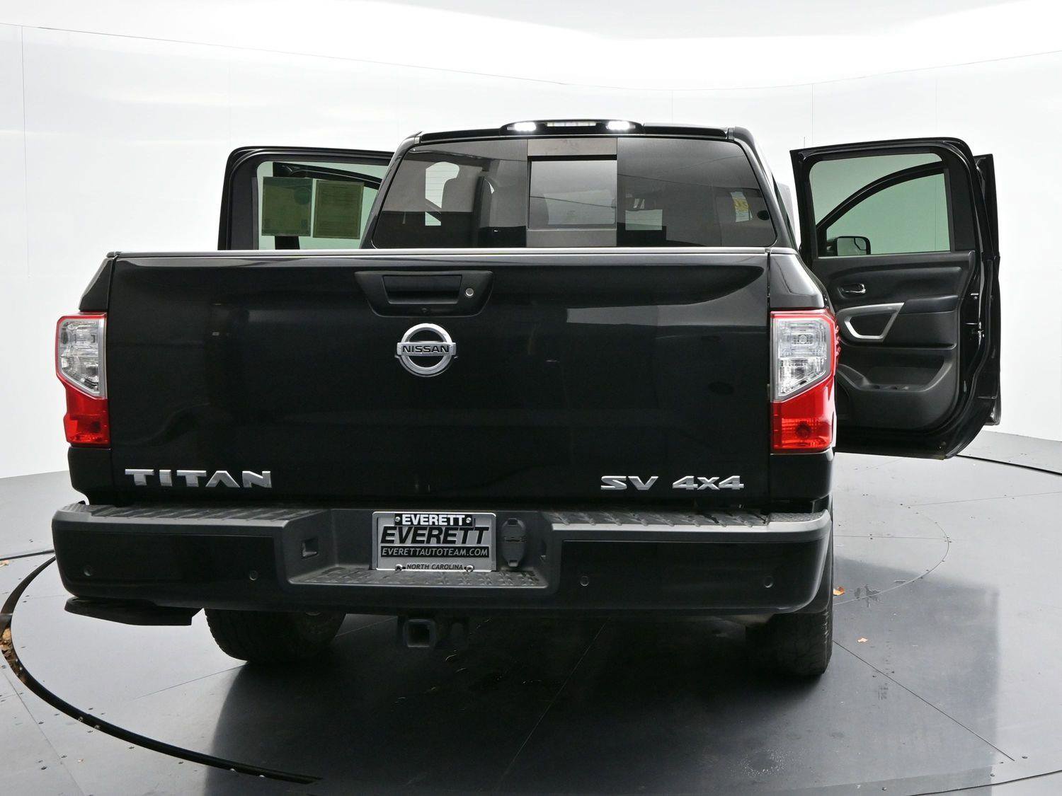 Used 2020 Nissan Titan SV w/ SV Convenience Package image 42