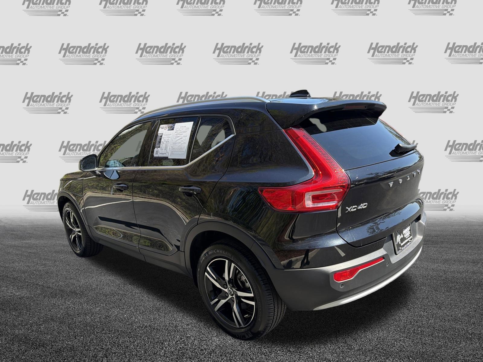 Certified 2025 Volvo XC40 B5 Core image 8