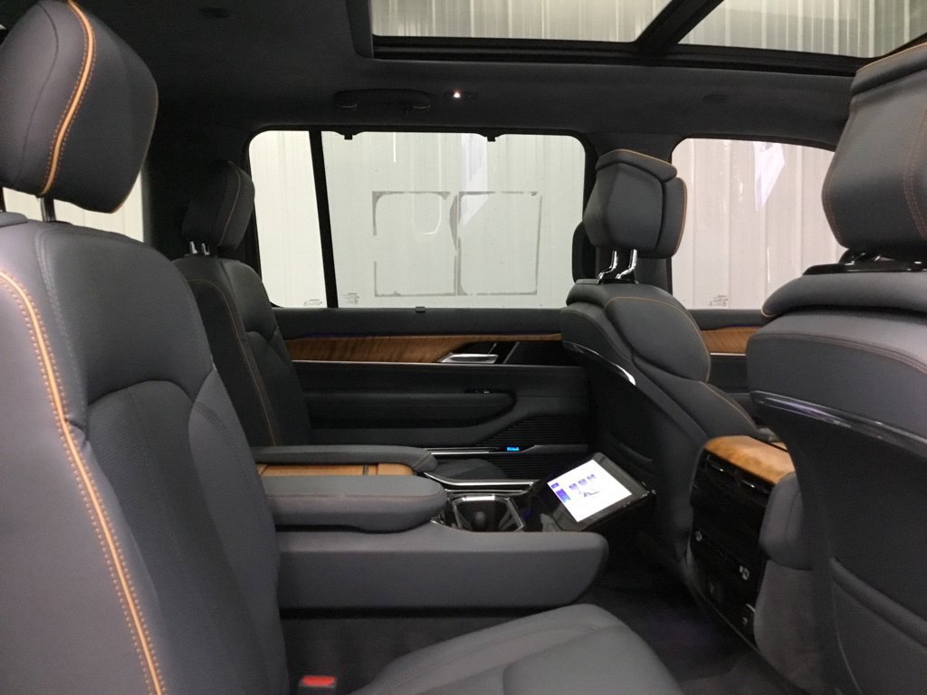 Used 2022 Jeep Grand Wagoneer Series II AWD/4WD image 20