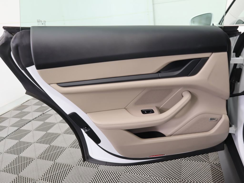 Used 2021 Porsche Taycan image 27