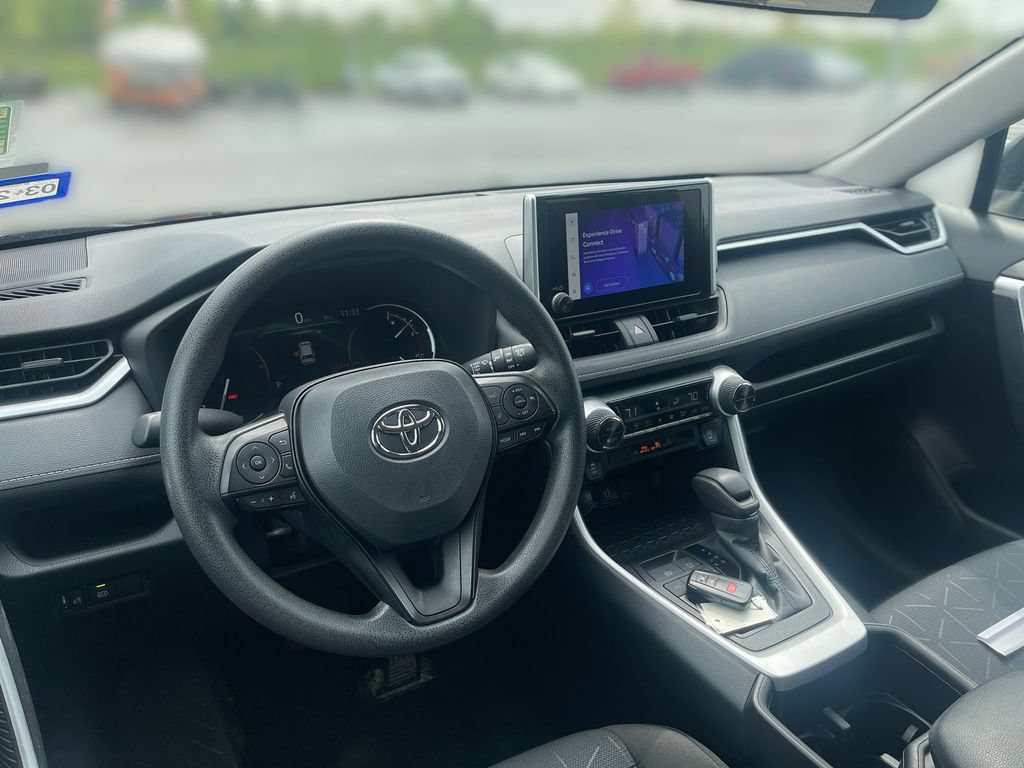 Used 2025 Toyota RAV4 XLE FWD image 17