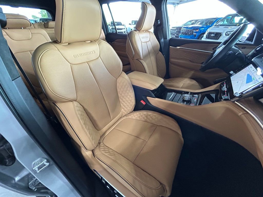 New 2026 Jeep Grand Cherokee L Summit w/ Obsidian Package AWD/4WD image 43
