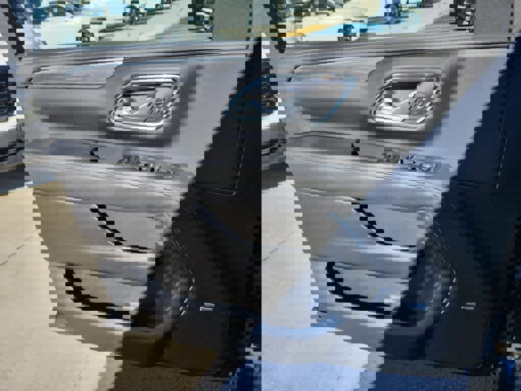 Used 2022 GMC Yukon SLT w/ SLT Luxury Package image 20