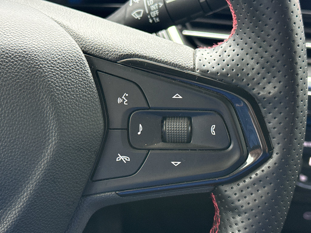 Used 2025 Chevrolet Trax RS w/ Sunroof Package image 25