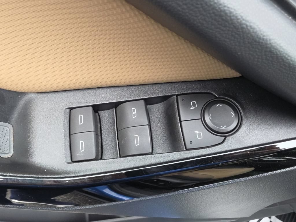 Certified 2025 Chevrolet Equinox ACTIV w/ Safety and Technology Package AWD/4WD image 20