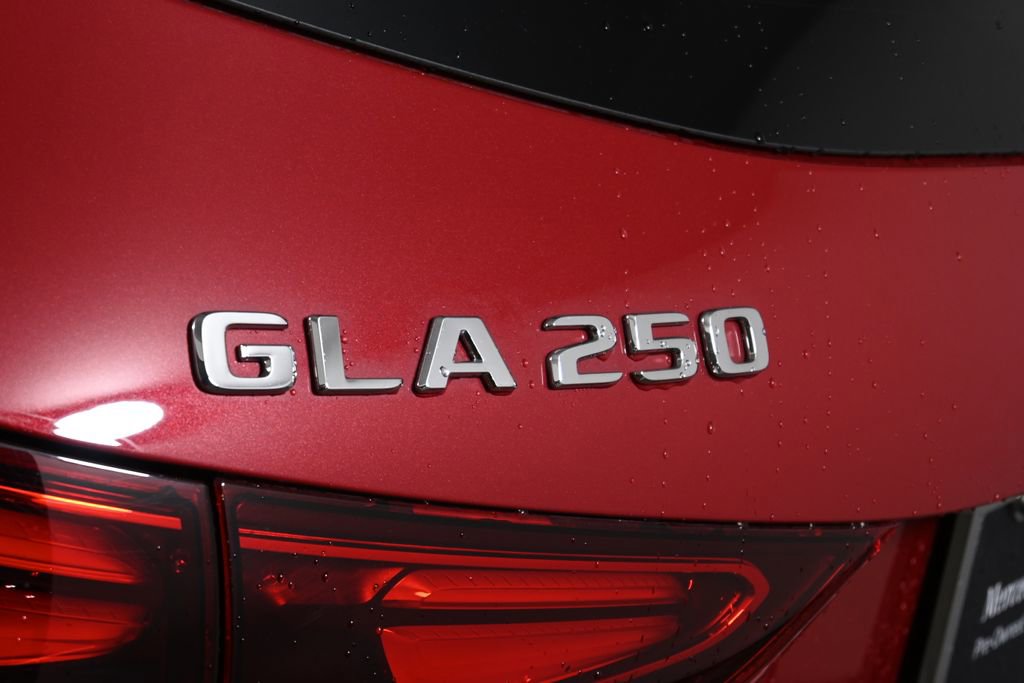 Certified 2025 Mercedes-Benz GLA 250 4MATIC image 37