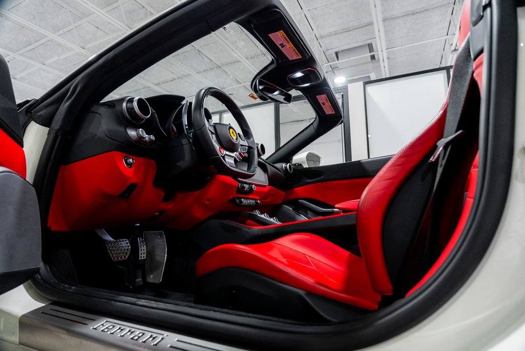 Used 2020 Ferrari Portofino RWD image 36