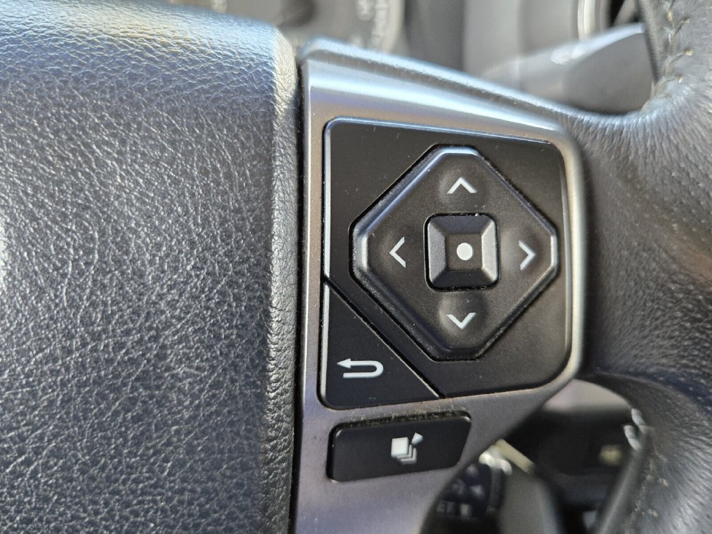Used 2017 Toyota Tacoma SR5 w/ Tow Package RWD image 24