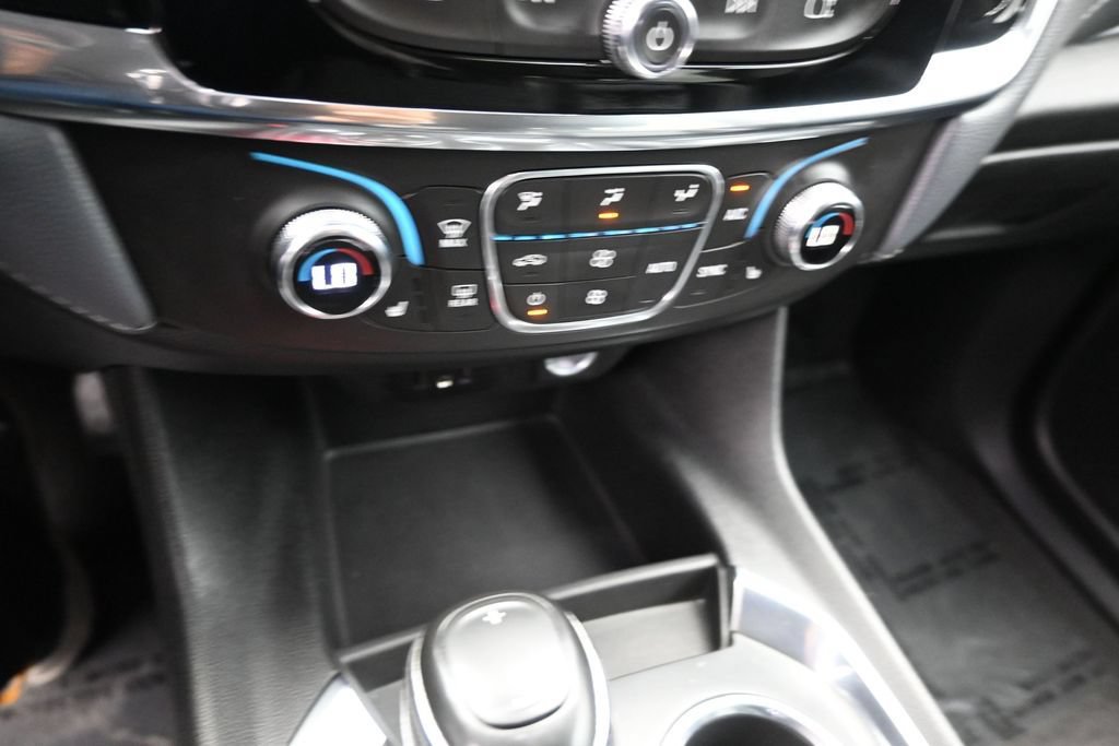 Used 2020 Chevrolet Traverse LT FWD image 13