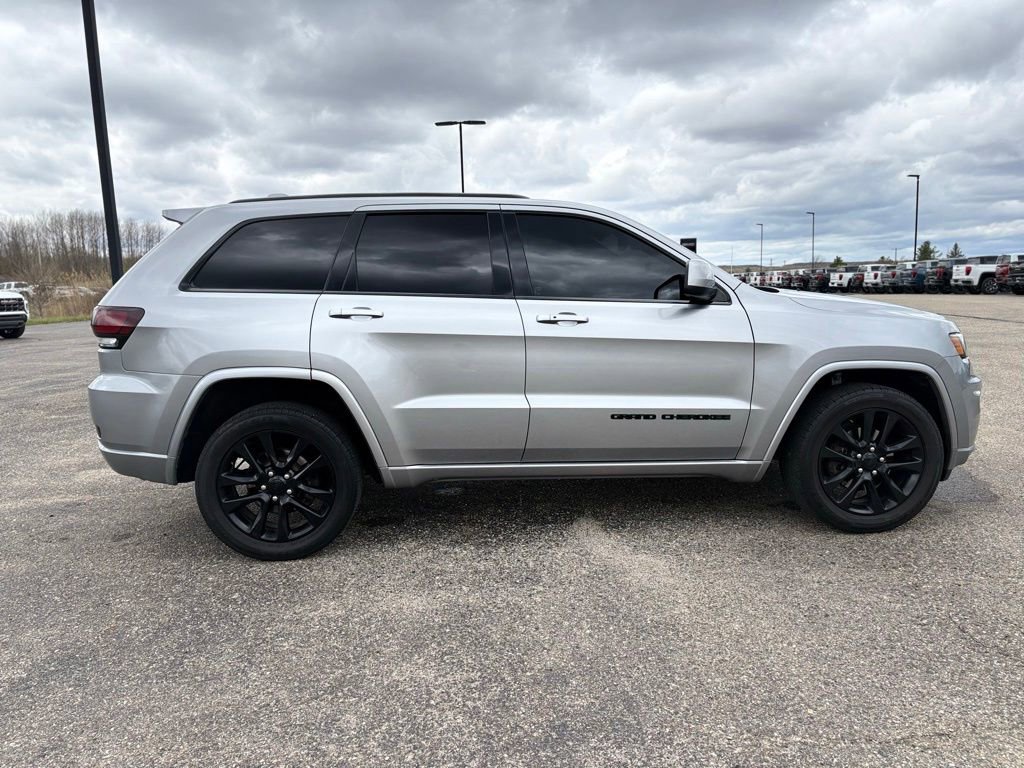 Used 2018 Jeep Grand Cherokee Altitude AWD/4WD image 7