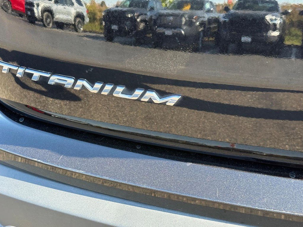 Used 2024 Ford Edge Titanium image 6