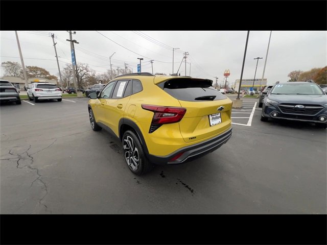 Used 2024 Chevrolet Trax RS w/ Sunroof Package image 6