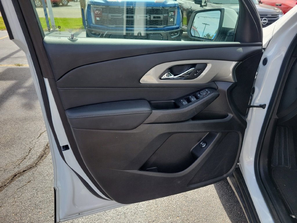 Used 2023 Chevrolet Traverse LT FWD image 21