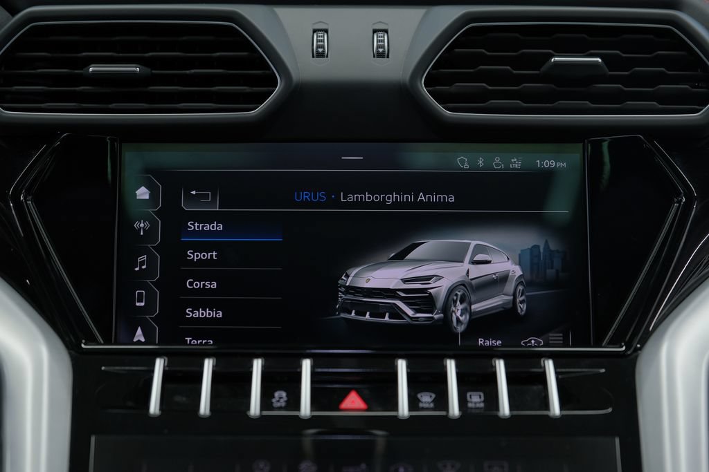 Used 2021 Lamborghini Urus AWD/4WD image 64