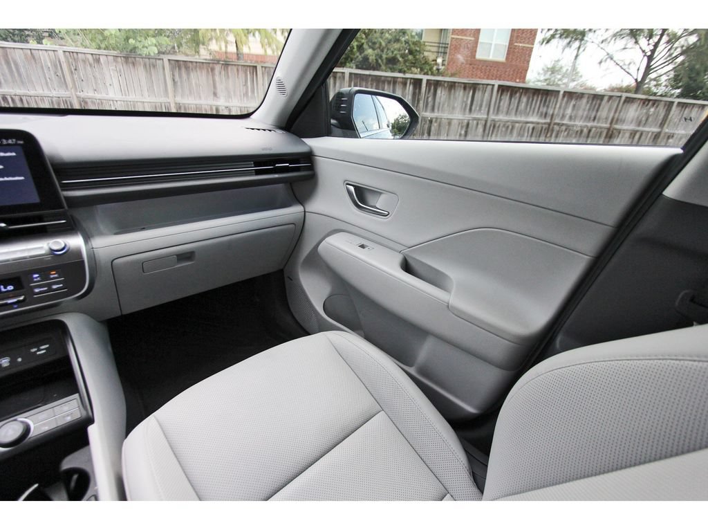 Certified 2025 Hyundai Kona Limited AWD/4WD image 11