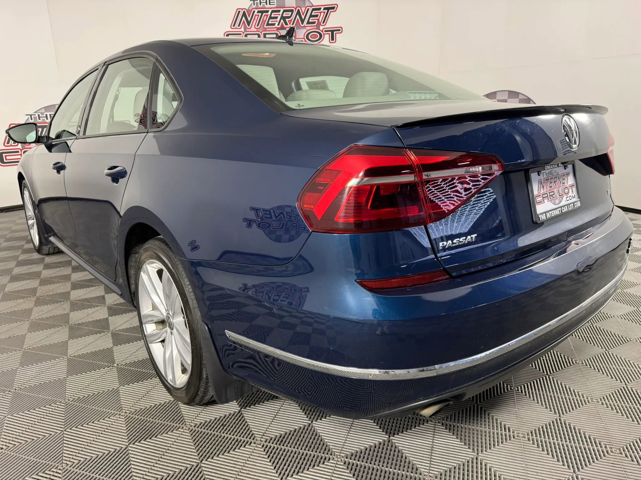 Used 2019 Volkswagen Passat 2.0T Wolfsburg w/ Wheels & Sunroof Package image 27