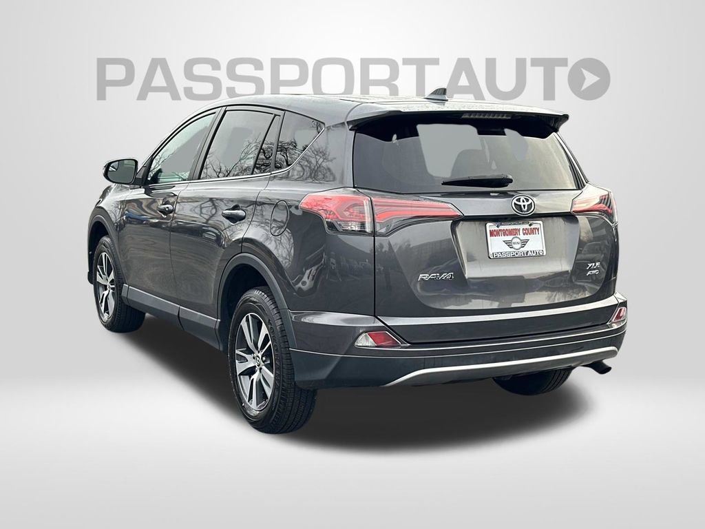 Used 2018 Toyota RAV4 XLE image 2