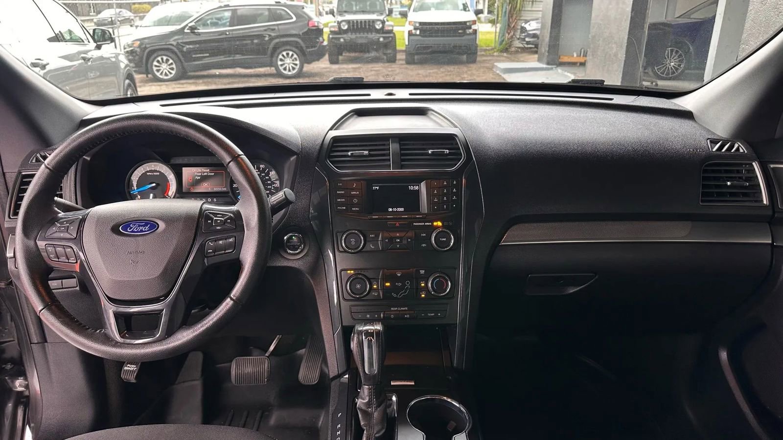 Used 2018 Ford Explorer XLT image 12