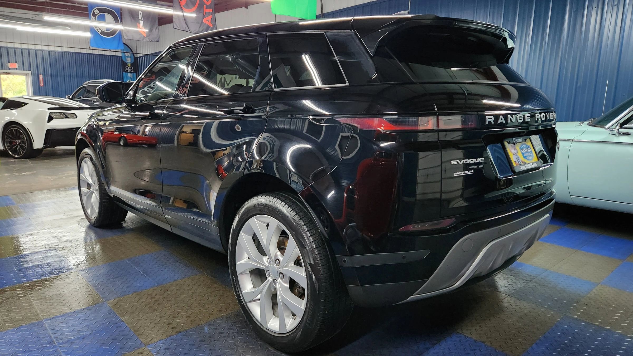 Used 2020 Land Rover Range Rover Evoque SE image 4