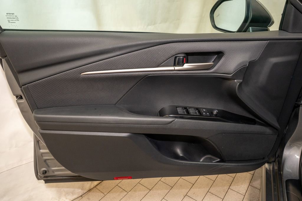 Used 2025 Toyota Camry SE image 11