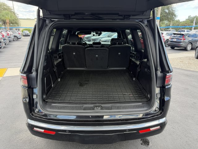 Used 2024 Jeep Wagoneer Series II w/ Flexible Seating Group AWD/4WD image 13