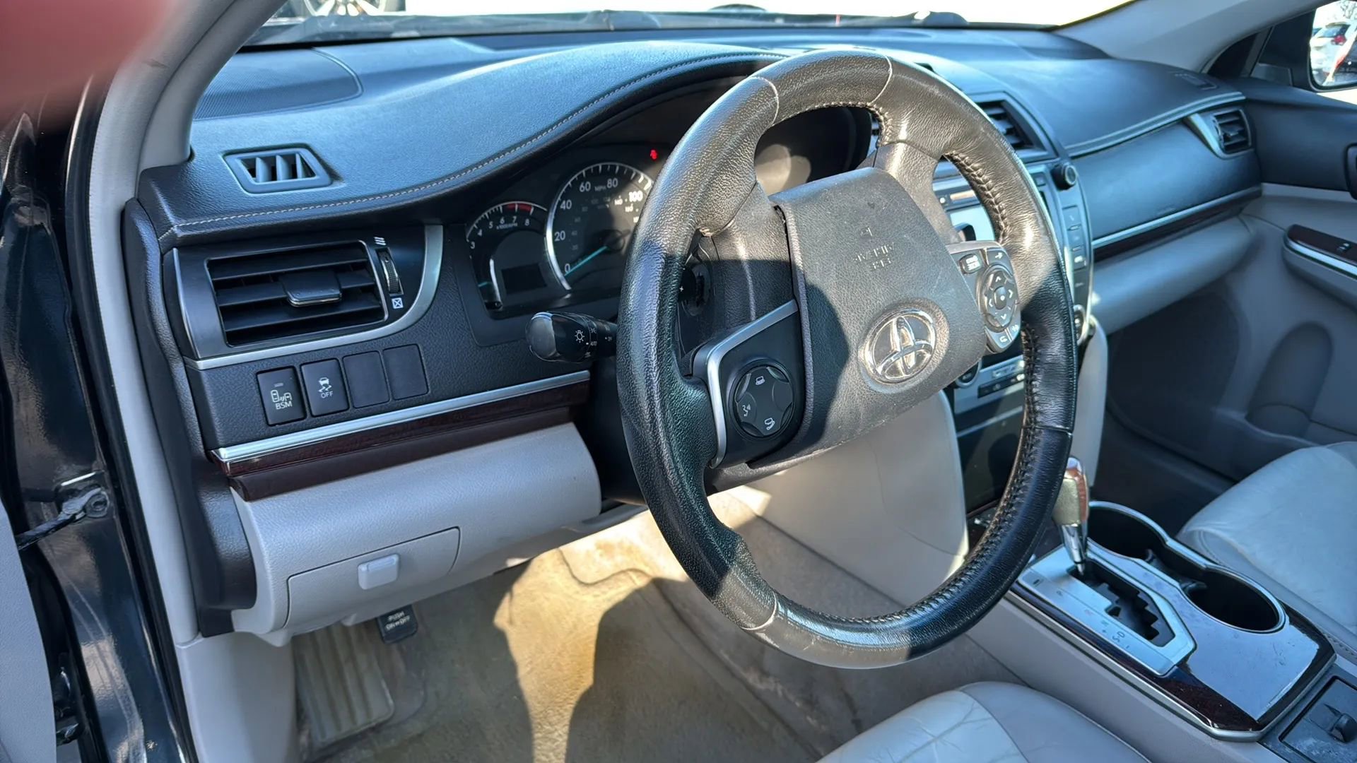 Used 2012 Toyota Camry XLE w/ Leather Pkg FWD image 9