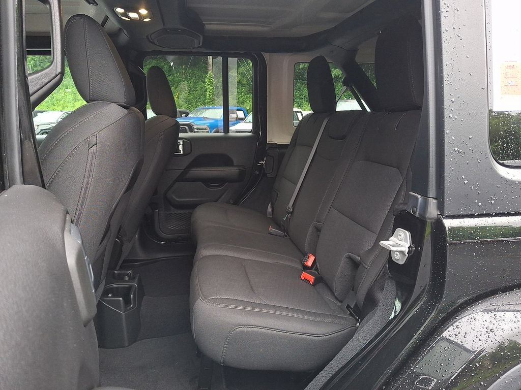 Used 2022 Jeep Wrangler Unlimited Sahara AWD/4WD image 10