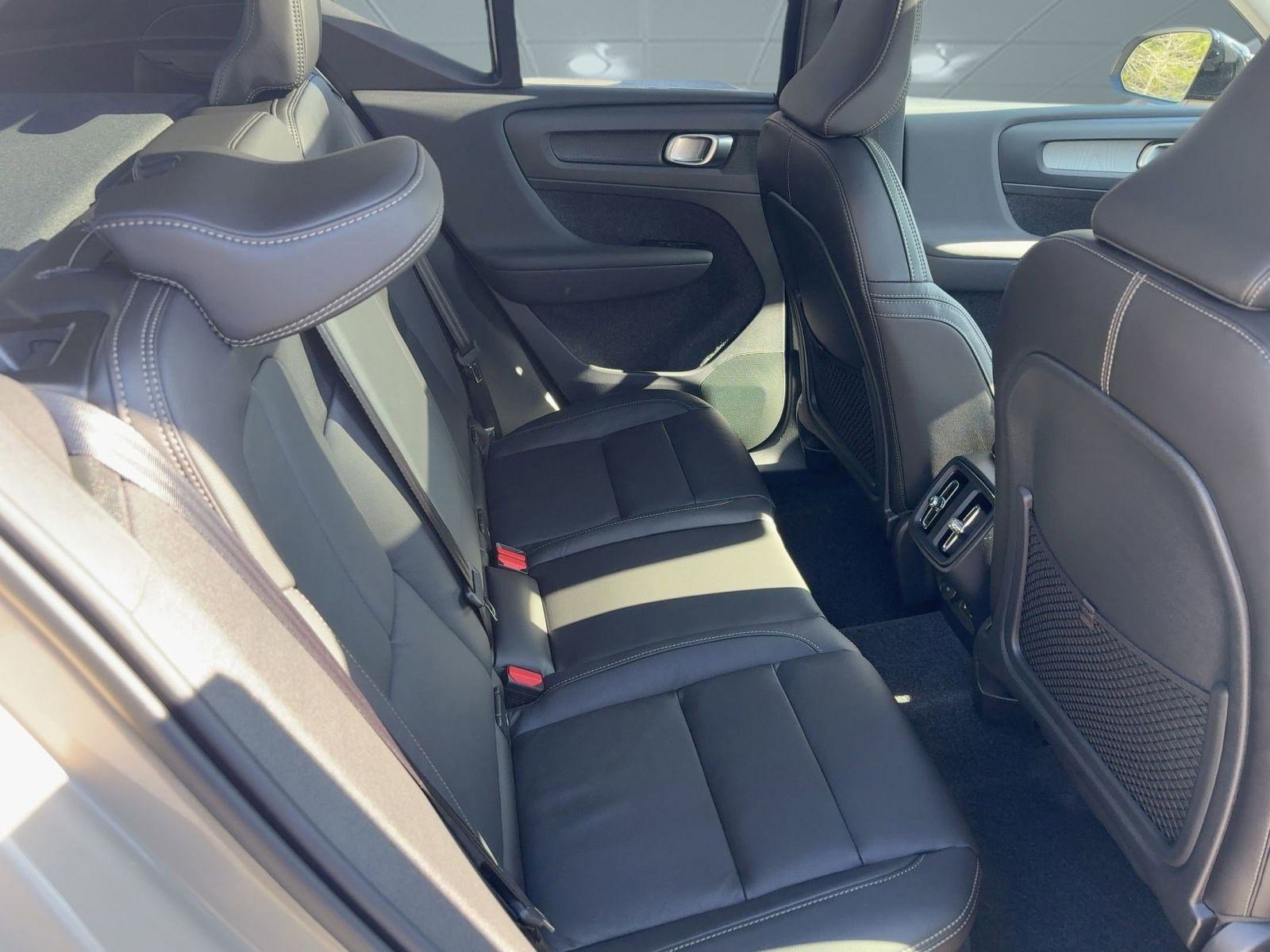 New 2026 Volvo XC40 B5 Core w/ Climate Package image 28