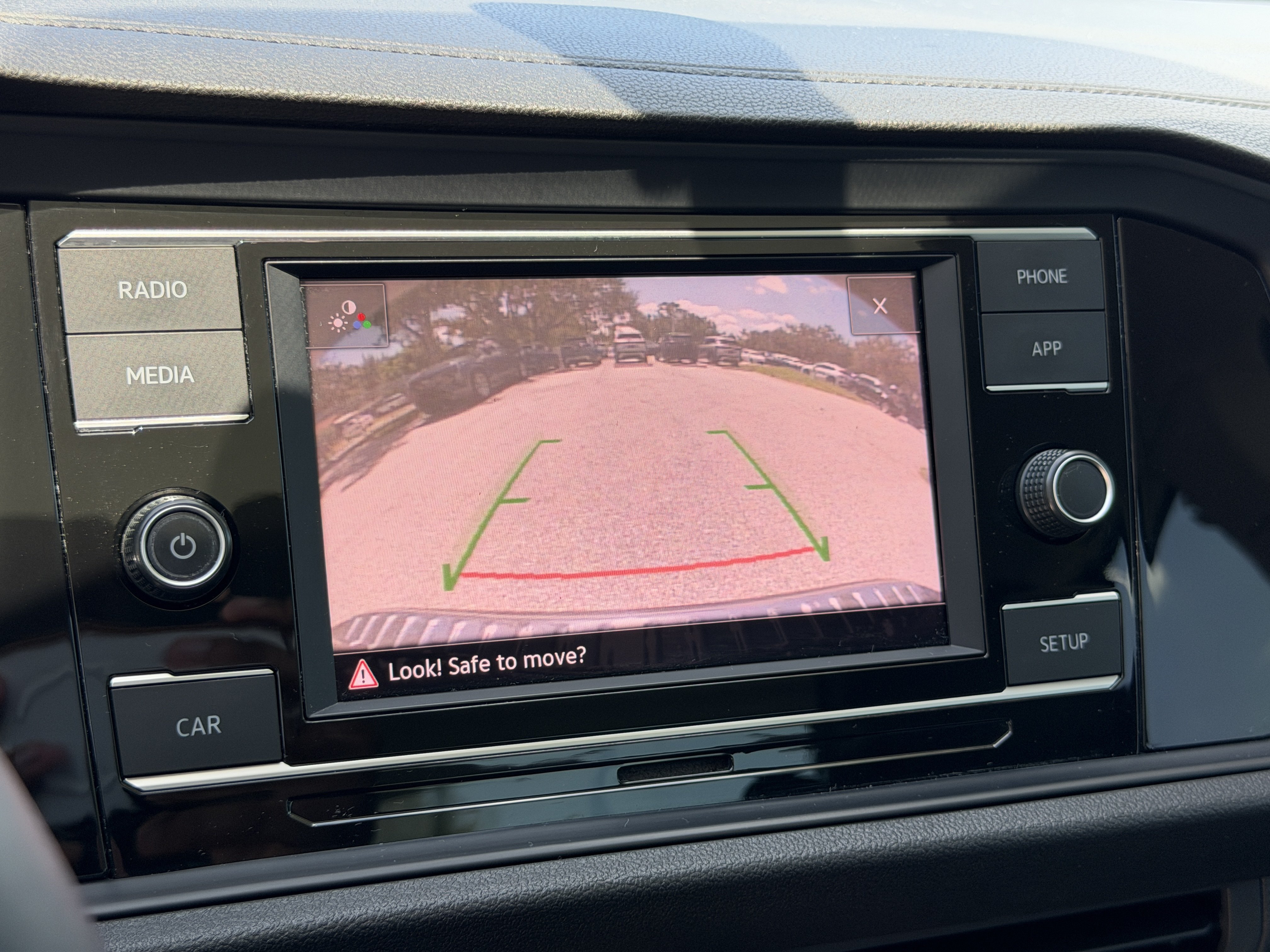 Used 2019 Volkswagen Jetta SE w/ Cold Weather Package FWD image 25
