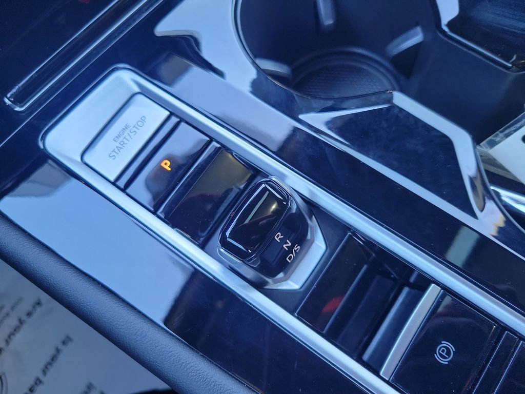 Used 2024 Volkswagen Atlas Cross Sport SEL Premium R-Line image 29