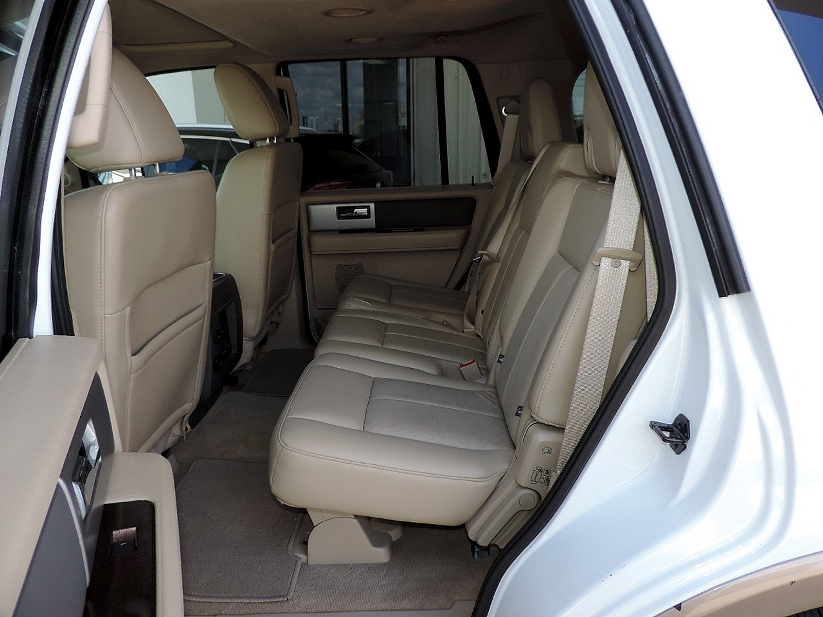 Used 2014 Ford Expedition XLT w/ Equipment Group 201A RWD image 18