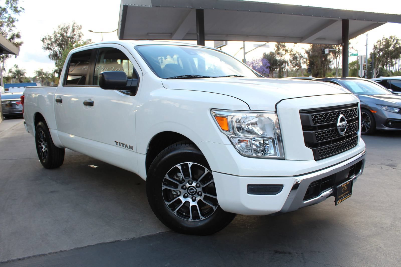 Used 2023 Nissan Titan SV RWD image 7