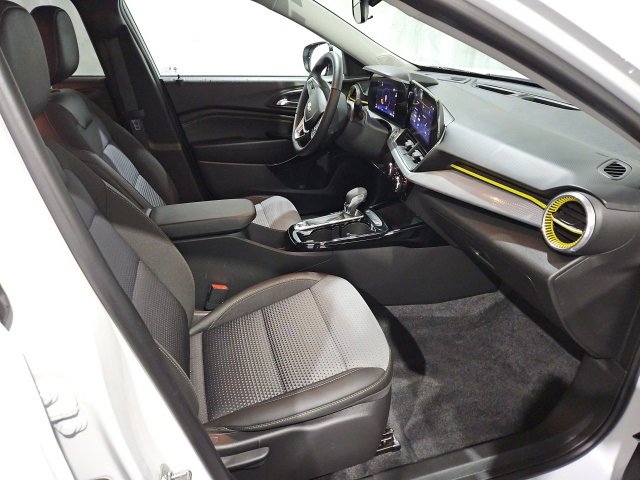 Certified 2024 Chevrolet Trax LT w/ LT Convenience Package image 13