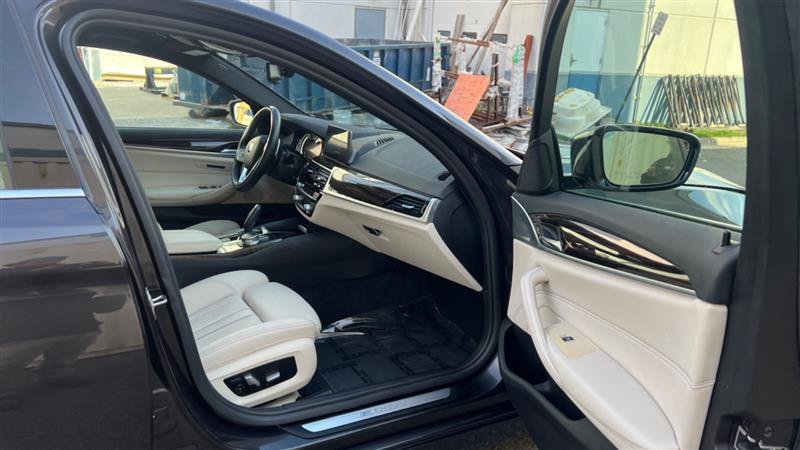 Used 2018 BMW 530e RWD image 59