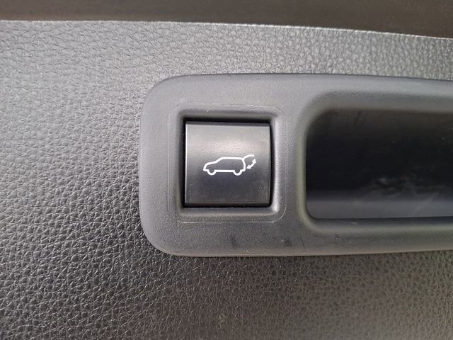 Used 2021 Toyota Highlander LE image 29