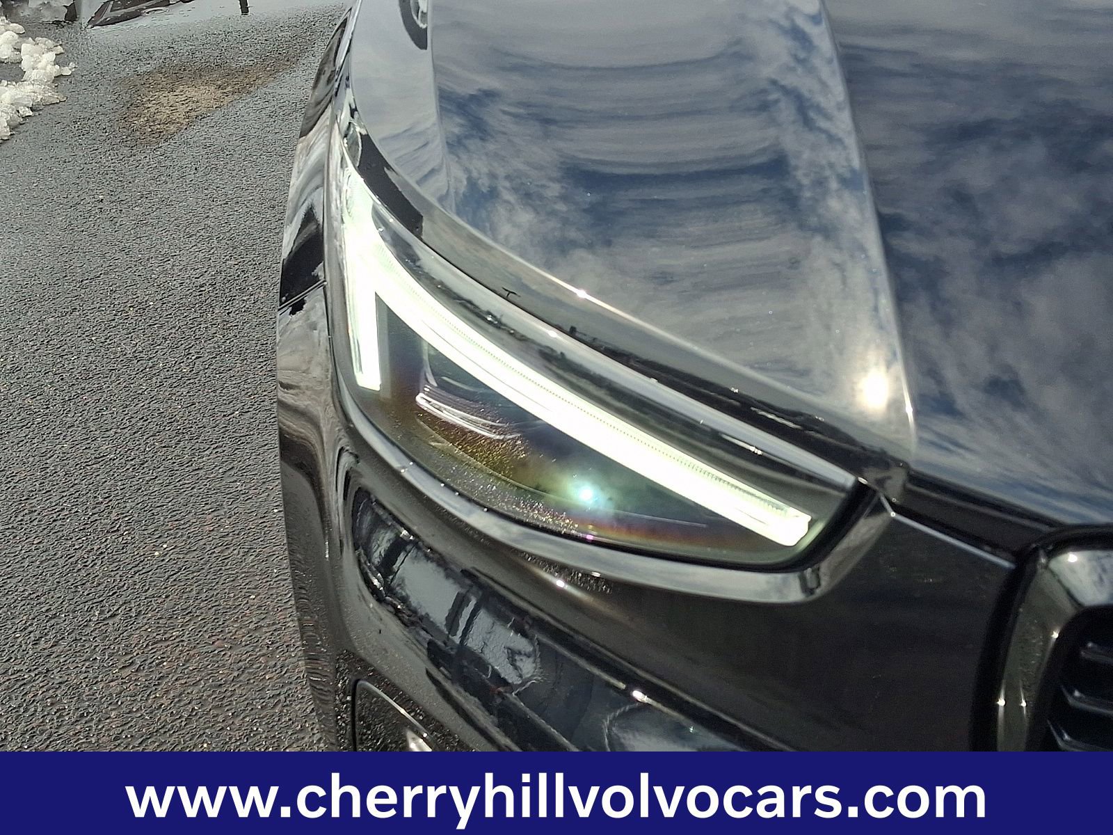 Certified 2025 Volvo XC40 B5 Ultra w/ Protection Package Premier image 10