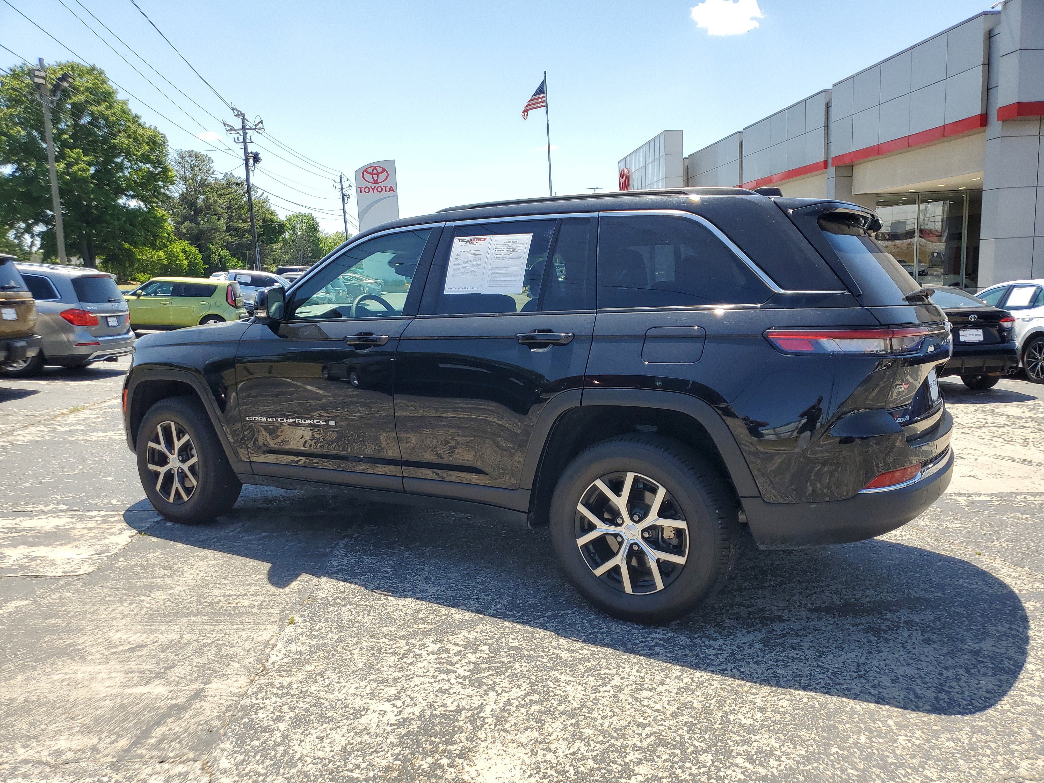 Used 2024 Jeep Grand Cherokee Limited AWD/4WD image 4