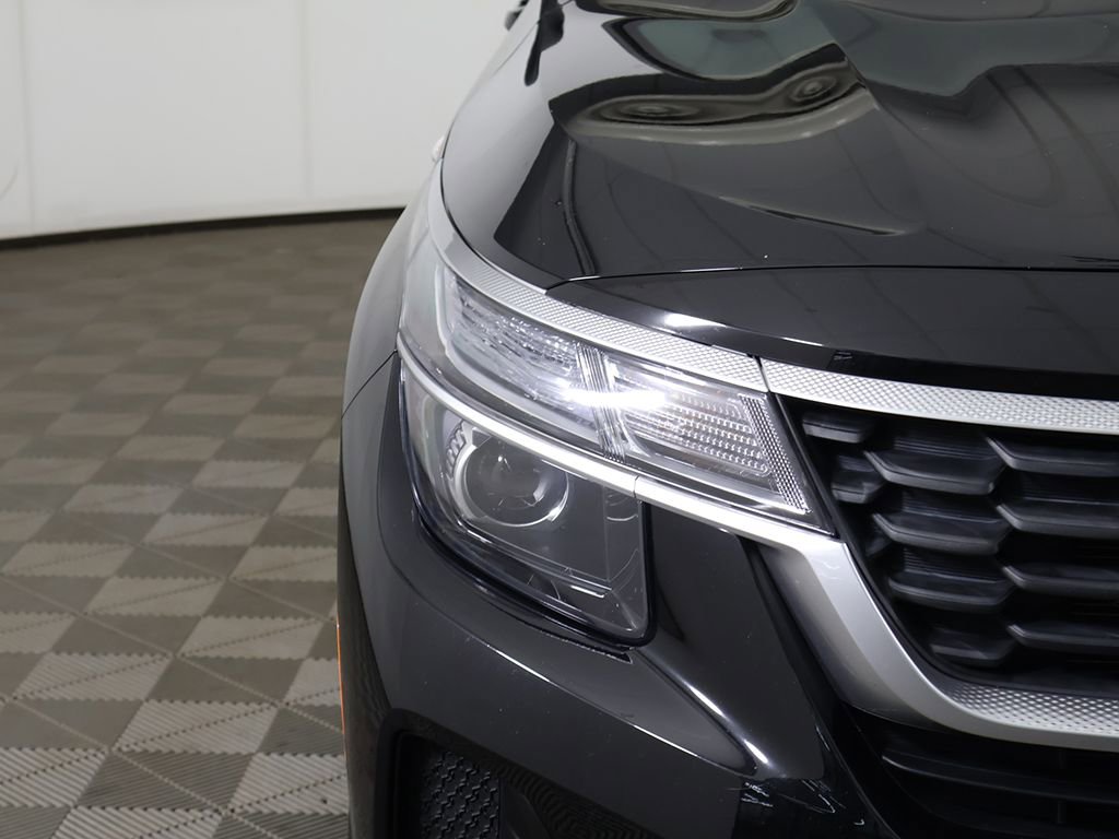 Used 2023 Kia Seltos LX image 11