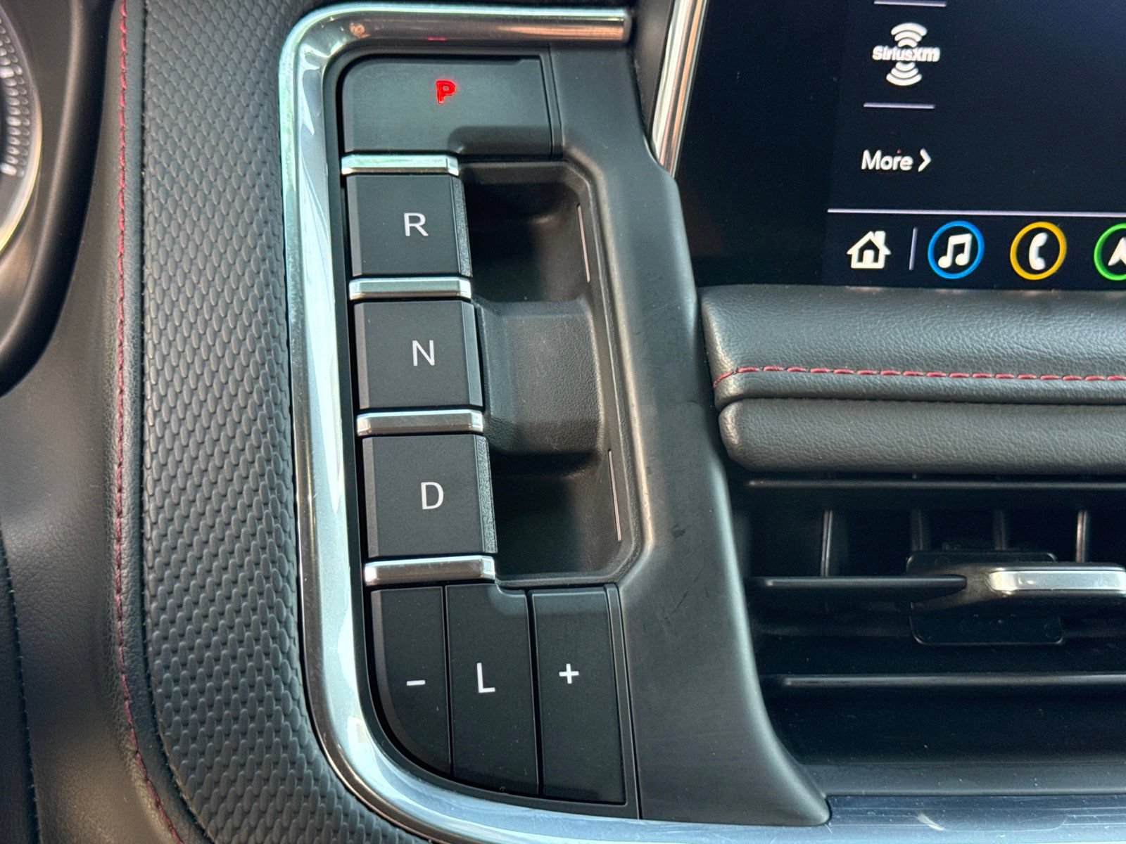 Used 2021 Chevrolet Suburban RST w/ Luxury Package AWD/4WD image 38