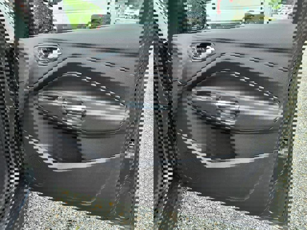 Used 2017 Ford C-MAX Energi SE image 11