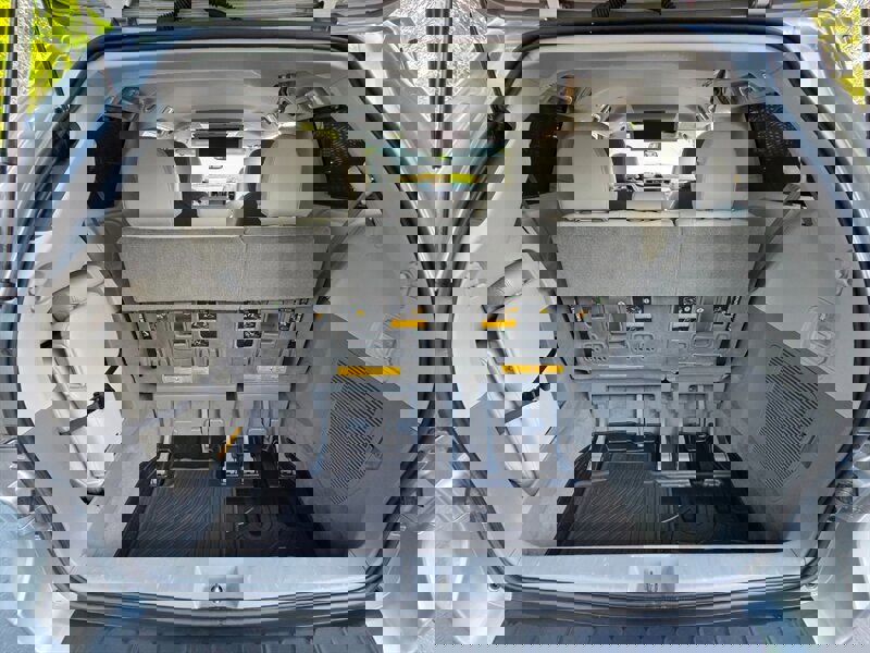 Used 2014 Toyota Sienna XLE image 32