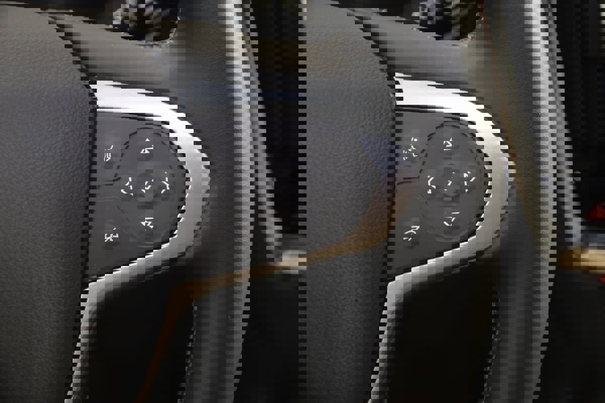 Used 2023 Chevrolet Traverse LT image 34