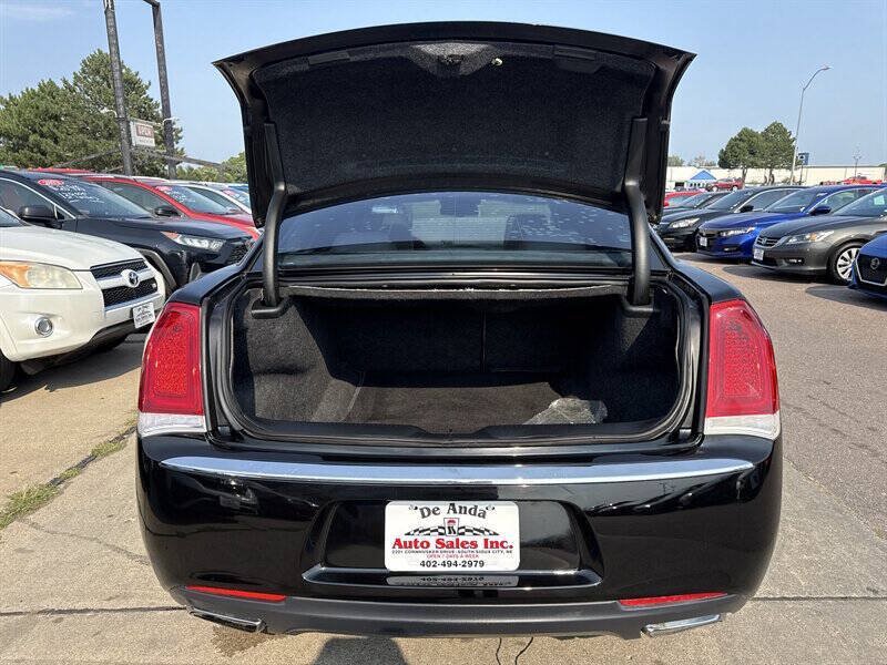 Used 2015 Chrysler 300 C RWD image 21