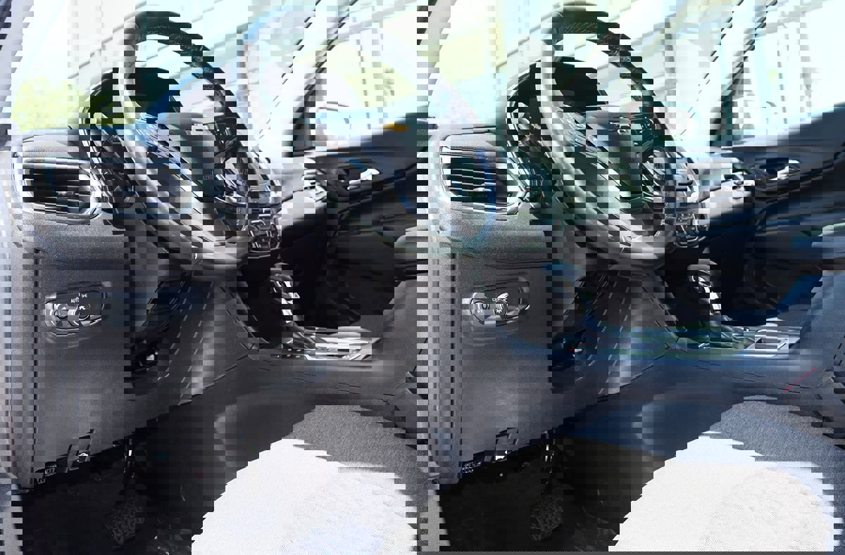 Used 2024 Chevrolet Equinox LT image 41