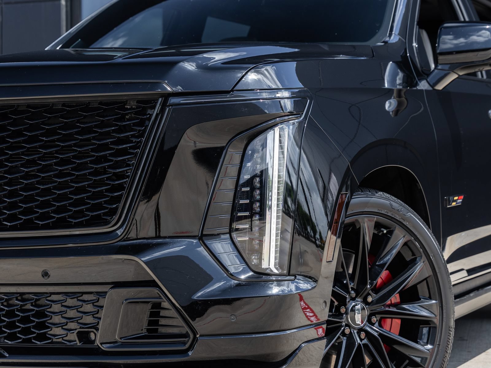 Used 2025 Cadillac Escalade ESV V AWD/4WD image 15