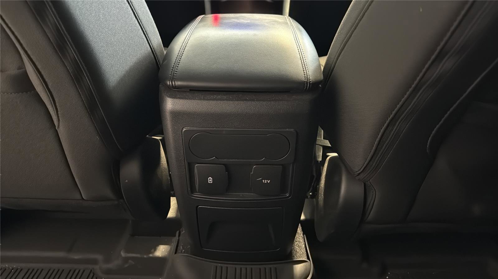 Used 2024 Ford Explorer XLT RWD image 23