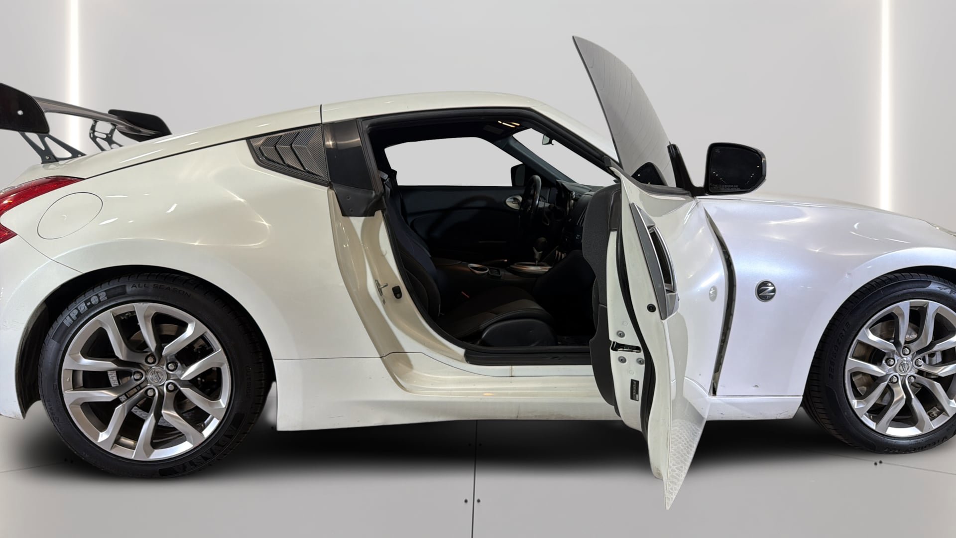 Used 2014 Nissan 370Z Coupe RWD image 17