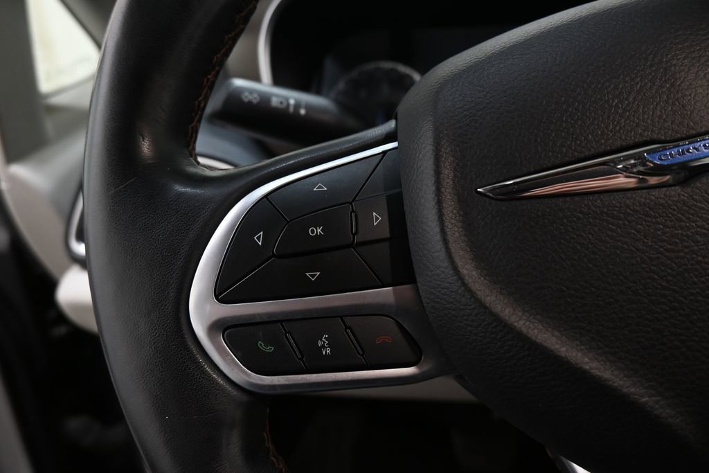 Used 2018 Chrysler Pacifica Touring-L Plus image 21