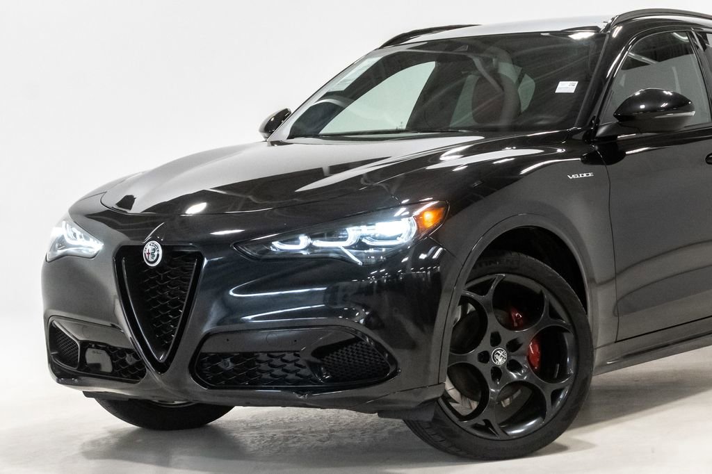 Used 2024 Alfa Romeo Stelvio Veloce image 2