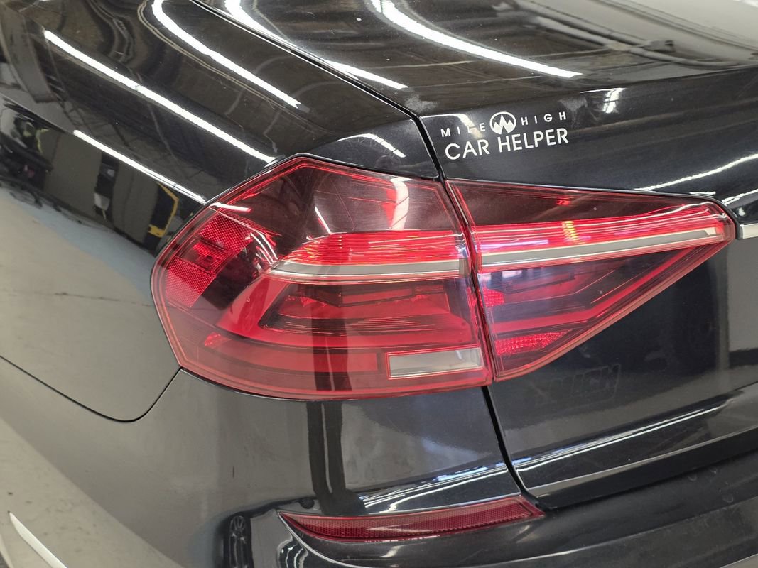 Used 2017 Volkswagen Passat 1.8T R-Line w/ R-Line Lighting Package image 54